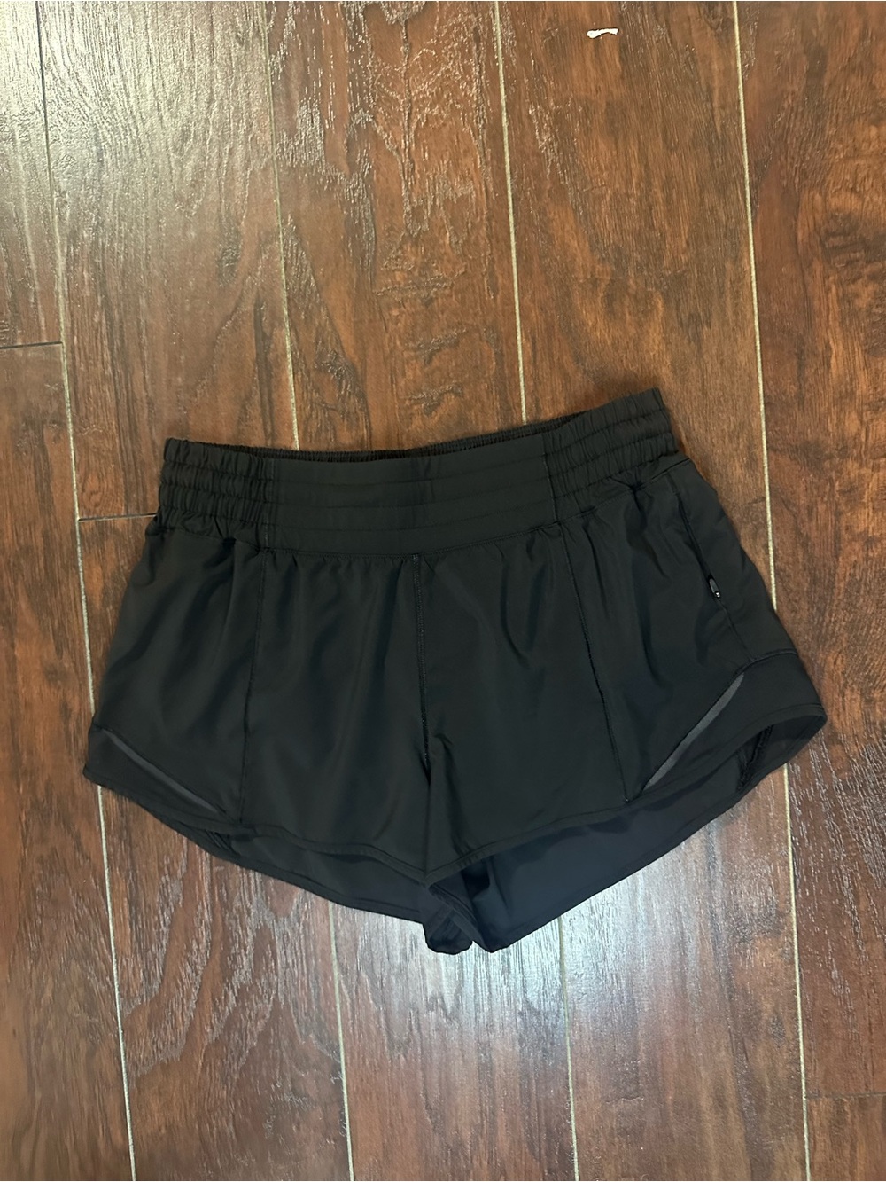 Lululemon Hotty Hot Short Size 8  High-
Rise 2.5" Black